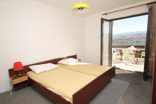 Apartments with a parking space Pag - 6529