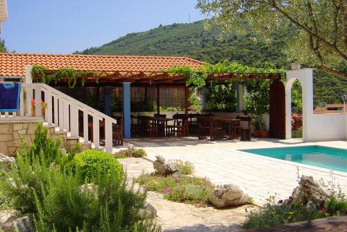 Apartments with swimming pools Zrnovska Banja, Korcula - 8335