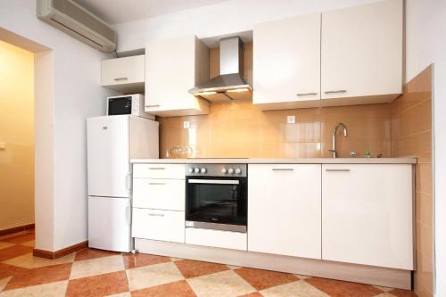 Apartments with swimming pools Zrnovska Banja, Korcula - 8335