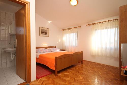 a bedroom with a bed and a bathroom at Apartments by the sea Kali, Ugljan - 8202 in Kali