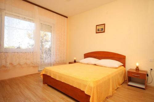 Katil atau katil-katil dalam bilik di Apartments by the sea Ugljan - 8423