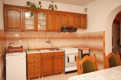 Kuchyň nebo kuchyňský kout v ubytování Apartment Sali 8174a