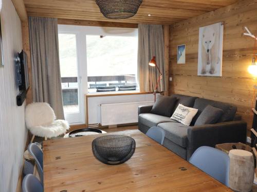 Appartement skis aux pieds rénové avec balcon, 6 pers, Val Claret