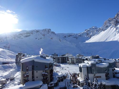 Appartement skis aux pieds rénové avec balcon, 6 pers, Val Claret