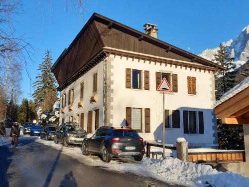Appartement rénové avec jardin, proche activités et centre, piscine et randonnées à 5mn