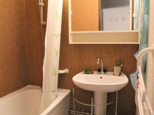 a bathroom with a sink and a shower curtain at Appartement Vars-Sainte-Marie, 2 pièces, 4 personnes - FR-1-330B-196 in Vars
