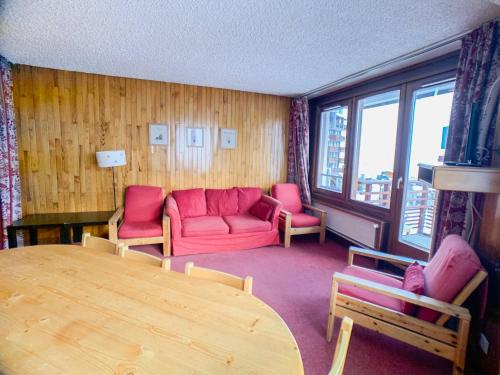 Ein Sitzbereich in der Unterkunft Appartement Tignes, 3 pièces, 10 personnes - FR-1-502-362