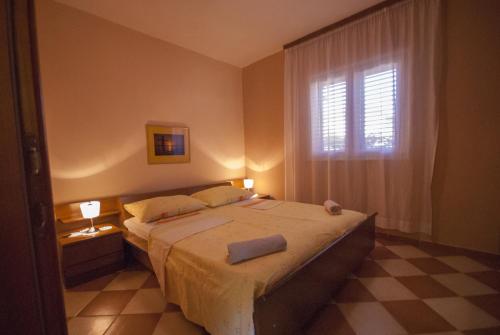 Posteľ alebo postele v izbe v ubytovaní Apartments by the sea Kukljica, Ugljan - 8253