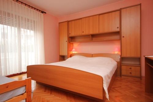 Voodi või voodid majutusasutuse Apartments by the sea Ugljan - 8301 toas
