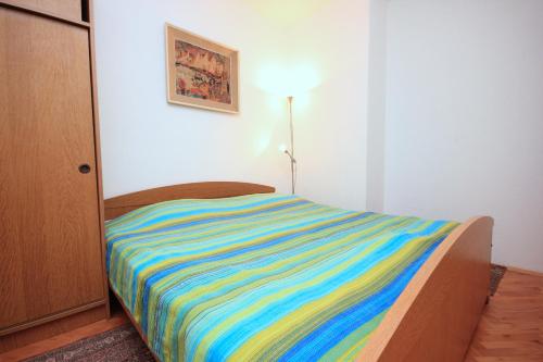Posteľ alebo postele v izbe v ubytovaní Apartments by the sea Sali, Dugi otok - 8194