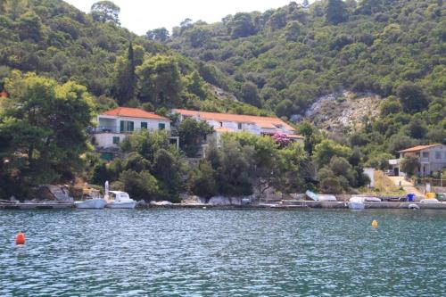 Fotografia z galérie ubytovania Apartments and rooms by the sea Zaklopatica, Lastovo - 8339 v destinácii Lastovo
