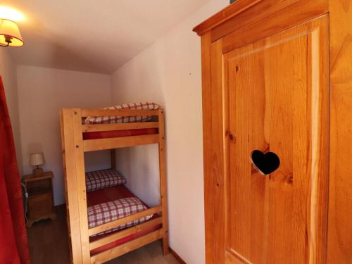 Posteľ alebo postele v izbe v ubytovaní Studio lumineux 4 pers · Proche des pistes · Balcon exposé sud · Animaux acceptés - FR-1-502-413
