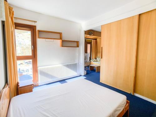 Photo de la galerie de l'établissement Appartement lumineux au pied des pistes avec balcon - FR-1-502-437, à Tignes