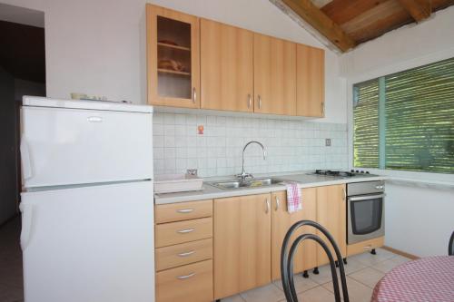Kuchyň nebo kuchyňský kout v ubytování Apartments by the sea Luka, Dugi otok - 8182