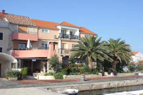 Fotografia z galérie ubytovania Apartments by the sea Poljana, Ugljan - 8450 v destinácii Preko