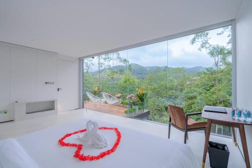 Pemandangan gunung umum atau pemandangan gunung yang diambil dari hotel
