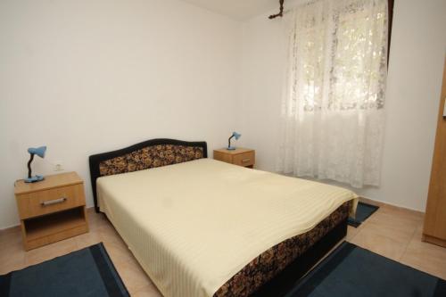 Postel nebo postele na pokoji v ubytování Apartments with a parking space Mrljane, Pasman - 8517