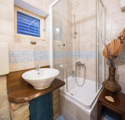 Seaside holiday house Okrug Gornji, Ciovo - 8645