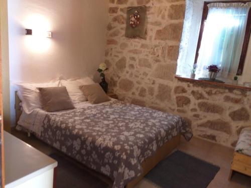 Posteľ alebo postele v izbe v ubytovaní Apartments by the sea Kali, Ugljan - 8269