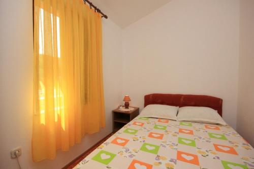 Postel nebo postele na pokoji v ubytování Apartments with a parking space Kraj, Pasman - 8259