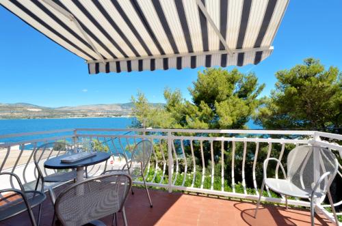 Apartment Arbanija 8651d