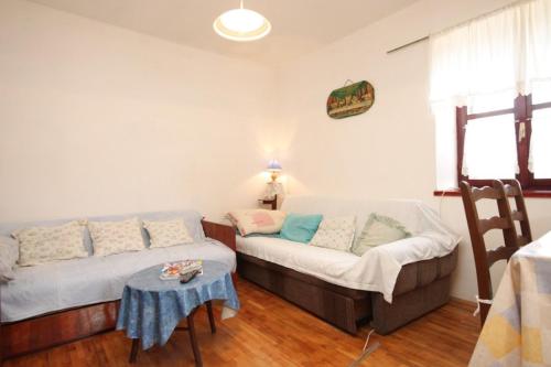 מיטה או מיטות בחדר ב-Apartments by the sea Lukoran (Ugljan) - 8510