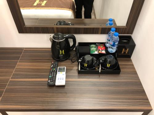 Příslušenství pro přípravu čaje a kávy v ubytování Helen Halong Hotel