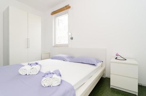 Posteľ alebo postele v izbe v ubytovaní Apartments by the sea Dubrovnik - 8544