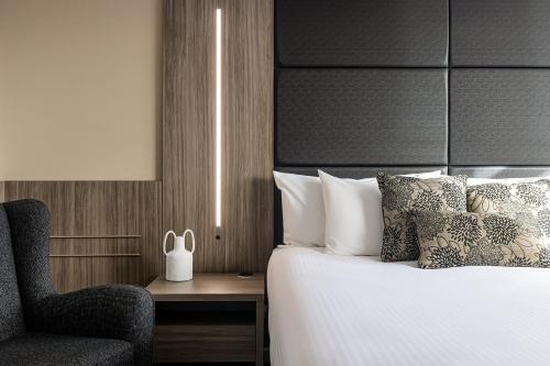 Postel nebo postele na pokoji v ubytování Rydges South Park Adelaide