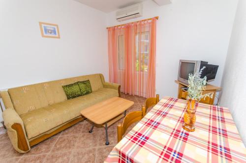 Apartments by the sea Okrug Gornji, Ciovo - 8440
