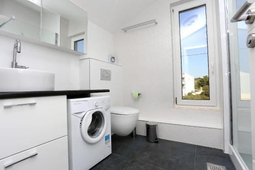 Apartments by the sea Zecevo Rtic, Rogoznica - 10333