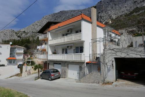Fotografia z galérie ubytovania Apartments with a parking space Omis - 10349 v Omise