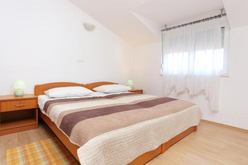Apartments by the sea Arbanija, Ciovo - 10347