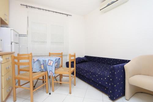 Apartments by the sea Arbanija, Ciovo - 10347