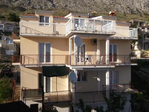 Apartments with parking space Stanici, Omis - 10360