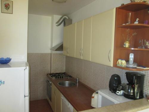 Apartments with parking space Kastel Stafilic, Kastela - 11006