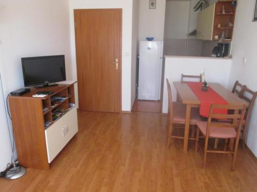Apartments with parking space Kastel Stafilic, Kastela - 11006