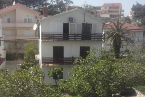 Apartments with parking space Banjol, Rab - 11021