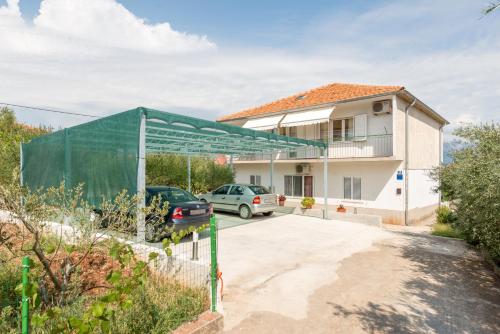 Apartments by the sea Slatine, Ciovo - 11047
