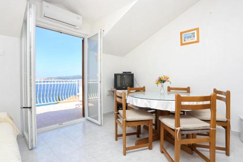 Family friendly seaside apartments Razanj, Rogoznica - 10373