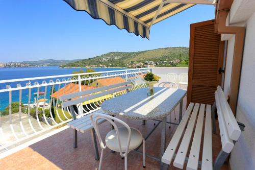 Family friendly seaside apartments Razanj, Rogoznica - 10373