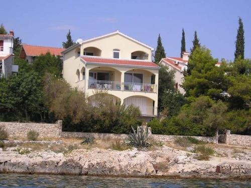 Fotografia z galérie ubytovania Apartments by the sea Mavarstica, Ciovo - 11102 v Trogiri