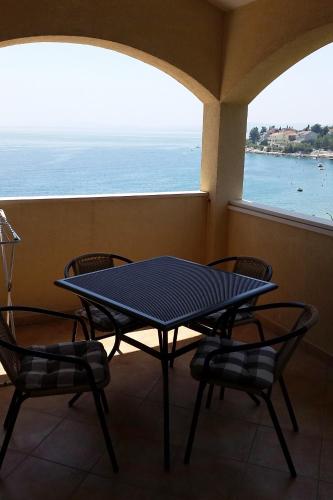 Apartments by the sea Mavarstica, Ciovo - 11102