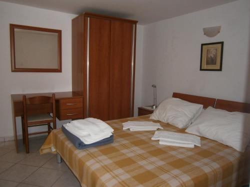 Apartments by the sea Mavarstica, Ciovo - 11102