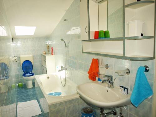 een badkamer met een wastafel en een toilet bij Apartments by the sea Opatija - 11185 in Opatija