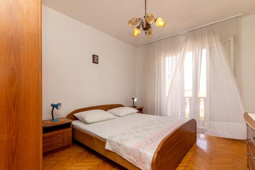 Apartments with parking space Supetar, Brac - 11278