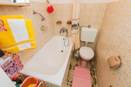 Apartments by the sea Kastel Stari, Kastela - 11352