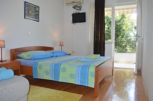 Apartments with parking space Makarska - 11361