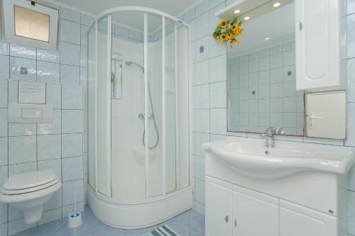 Ένα μπάνιο στο Apartments by the sea Cove Nova, Korcula - 11353