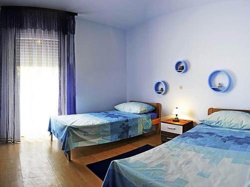 Apartments with parking space Banjol, Rab - 11381